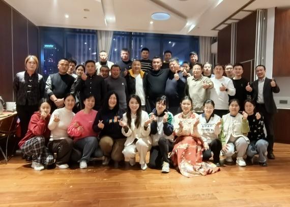 為夢(mèng)想-不止步，山東擇立集團(tuán)2025年會(huì)盛典圓滿(mǎn)落幕